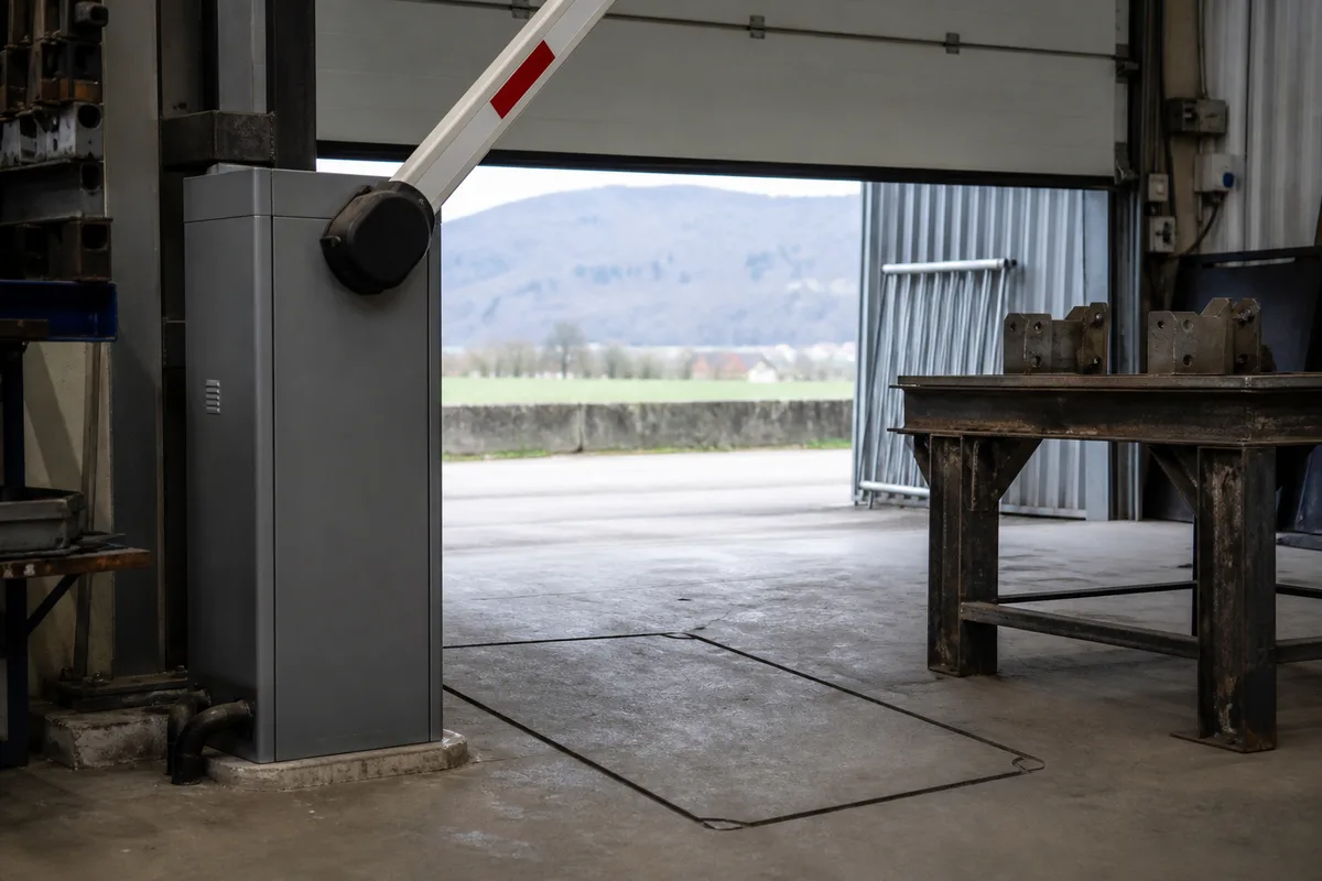 Armoire de commande et boucle de détection au sol d&rsquo;une barrière levante automatique